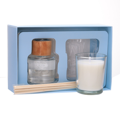 Kleines Eigenmarken-Geschenkset mit duftenden Sojawachskerzen für den Raum