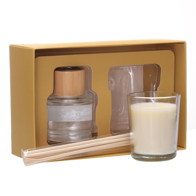 Kleines Eigenmarken-Geschenkset mit duftenden Sojawachskerzen für den Raum