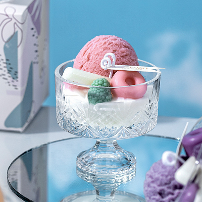 AROMA-HAUS verkauft einzigartige Eiscreme-duftende Kerze für Hauptdekor en gros, den handgemachtes Glassojabohnenölwachs Weihnachtsgeschenke durchleuchtet