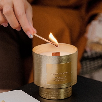 Schalen-Wildnis-Licht-Aromatherapie Sojabohnenöl-Wachs-Tin Can Candle Black Frosteds keramische