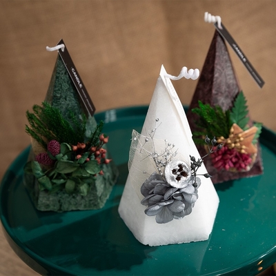 Romantische Blumen-Weihnachtsbaum-Pyramiden-Art Kegel-Säulen-Kerzen mit Geschenkbox 2pcs