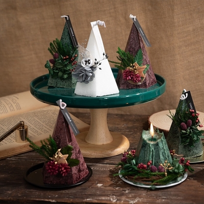 Romantische Blumen-Weihnachtsbaum-Pyramiden-Art Kegel-Säulen-Kerzen mit Geschenkbox 2pcs