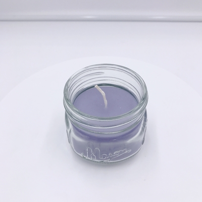 Hellpurpurne duftende Aromatherapie-Mitarbeiter leuchten für Massage durch