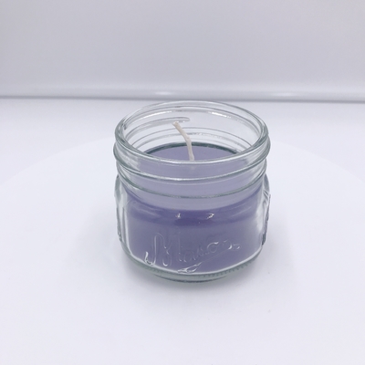Hellpurpurne duftende Aromatherapie-Mitarbeiter leuchten für Massage durch
