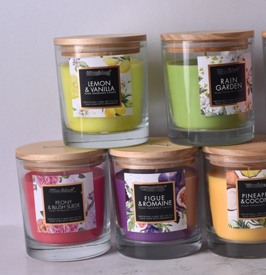 Aroma-Ausgangsrote Süßigkeits-Glaskerzen-Gewohnheit gerochen mit hölzernem Deckel